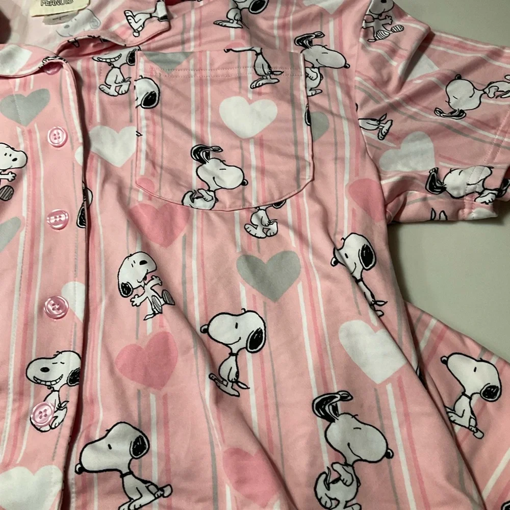 NWOT Soft Pink Snoopy Ladies  Pajamas. Size M